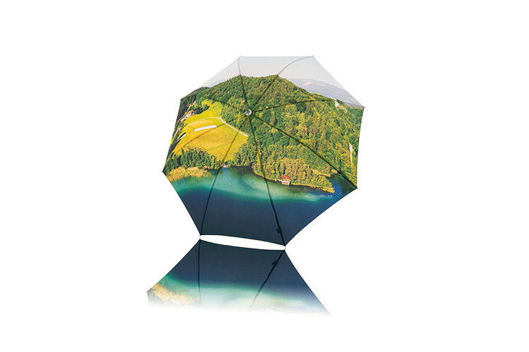 Werbeschirm_Hotel_Seeblick_mit_Spiegelung